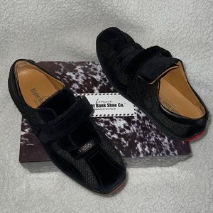FEMME RIGHT BANK SHOE CO SNEAKERS